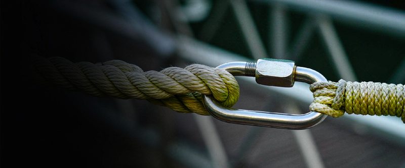 Stainless steel quick link connecting two ropes