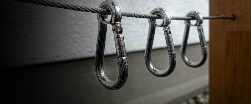 Stainless steel snap hooks on steel wire rope